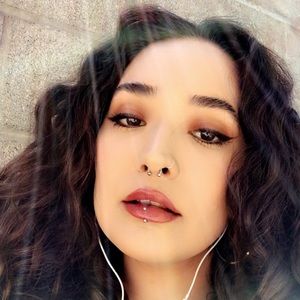 Meet your Posher, Alexandra